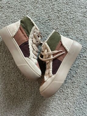 Rocket Dog Lace-Up High-Top Boots in Cream, Olive & Brown
